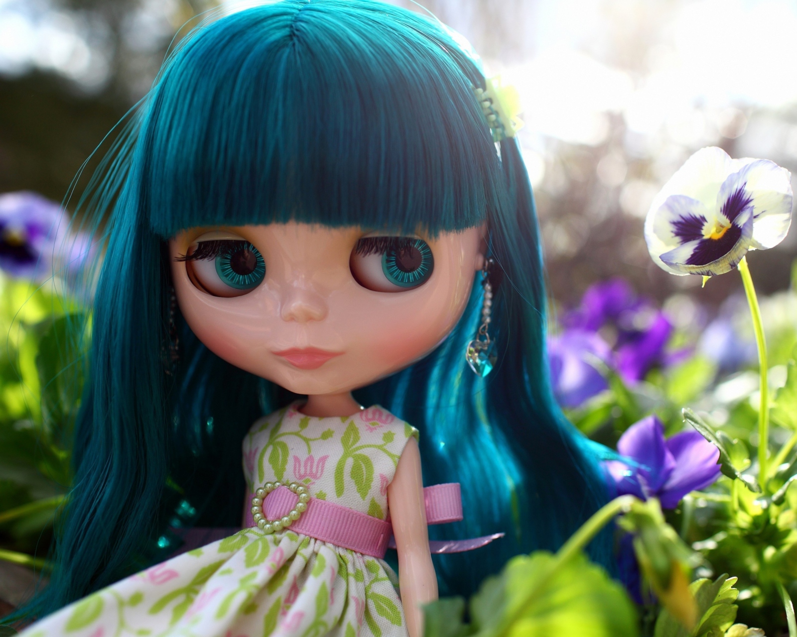 Fondo de pantalla Doll With Blue Hair 1600x1280