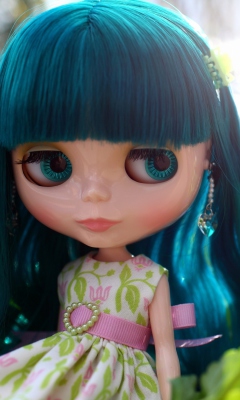 Sfondi Doll With Blue Hair 240x400