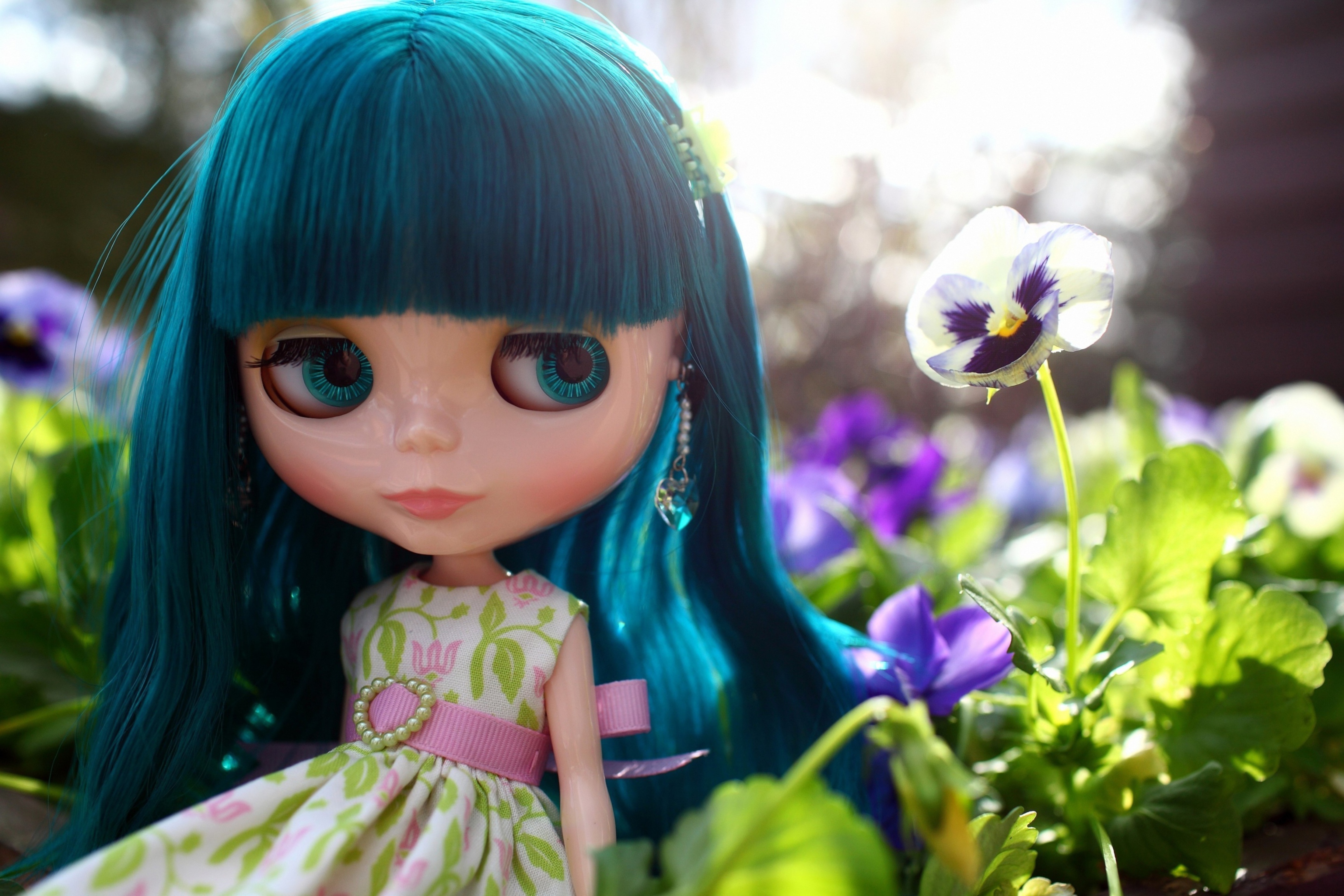 Screenshot №1 pro téma Doll With Blue Hair 2880x1920