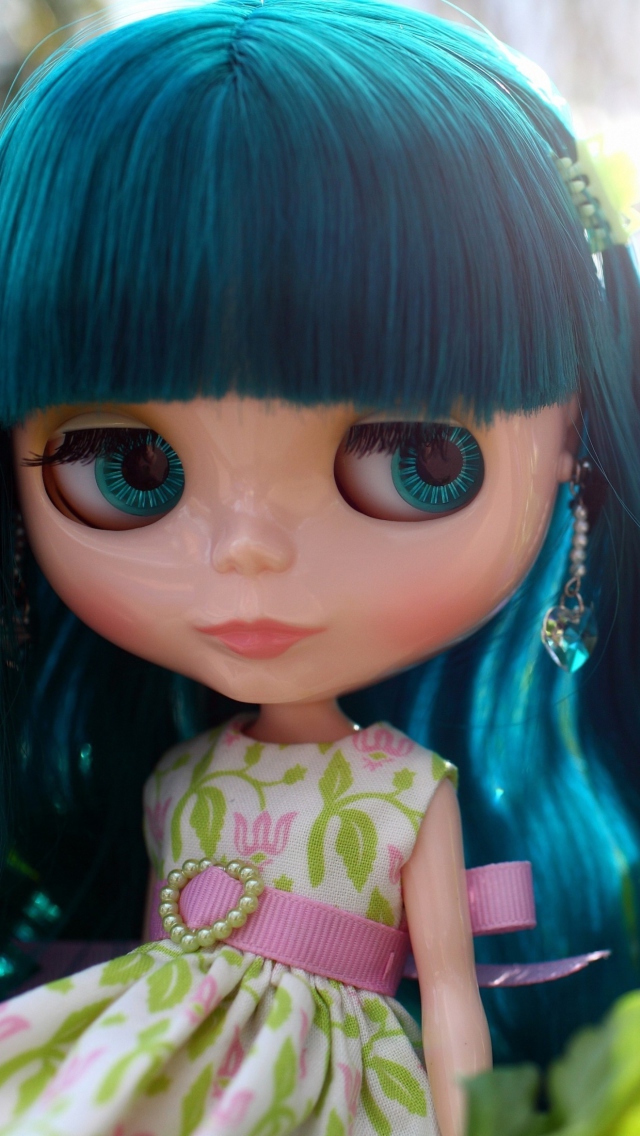 Обои Doll With Blue Hair 640x1136