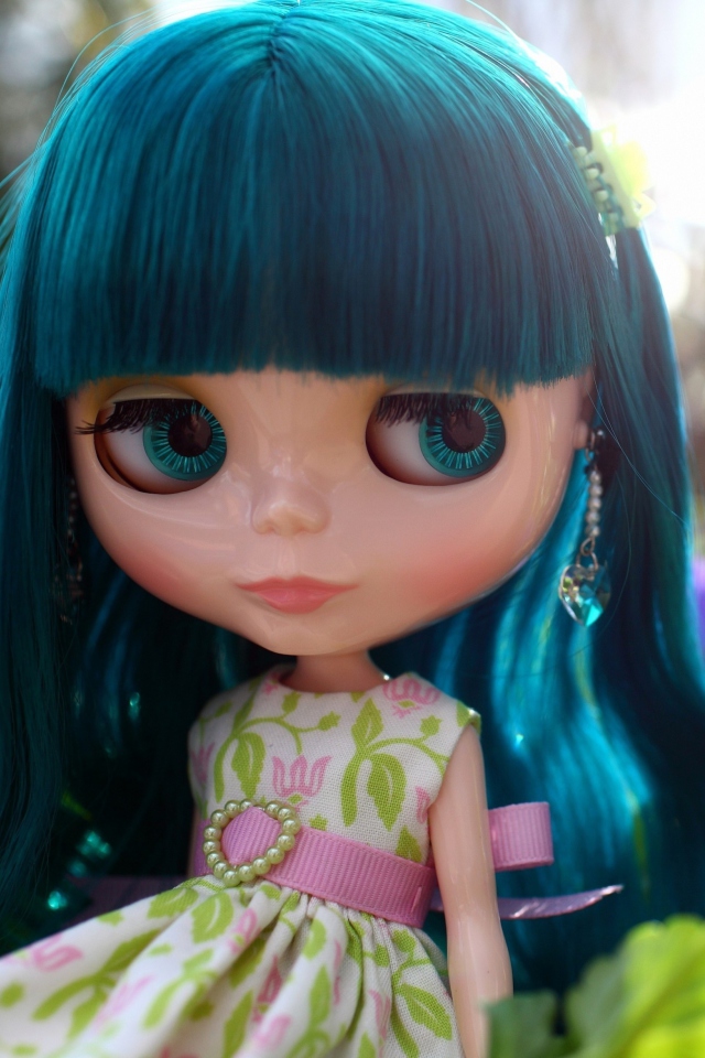 Screenshot №1 pro téma Doll With Blue Hair 640x960