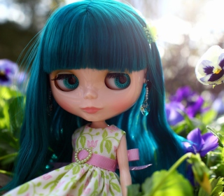 Kostenloses Doll With Blue Hair Wallpaper für iPad mini 2
