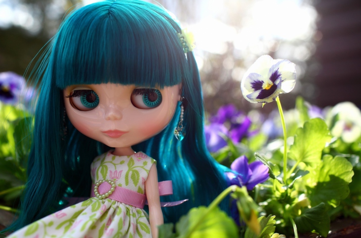 Fondo de pantalla Doll With Blue Hair