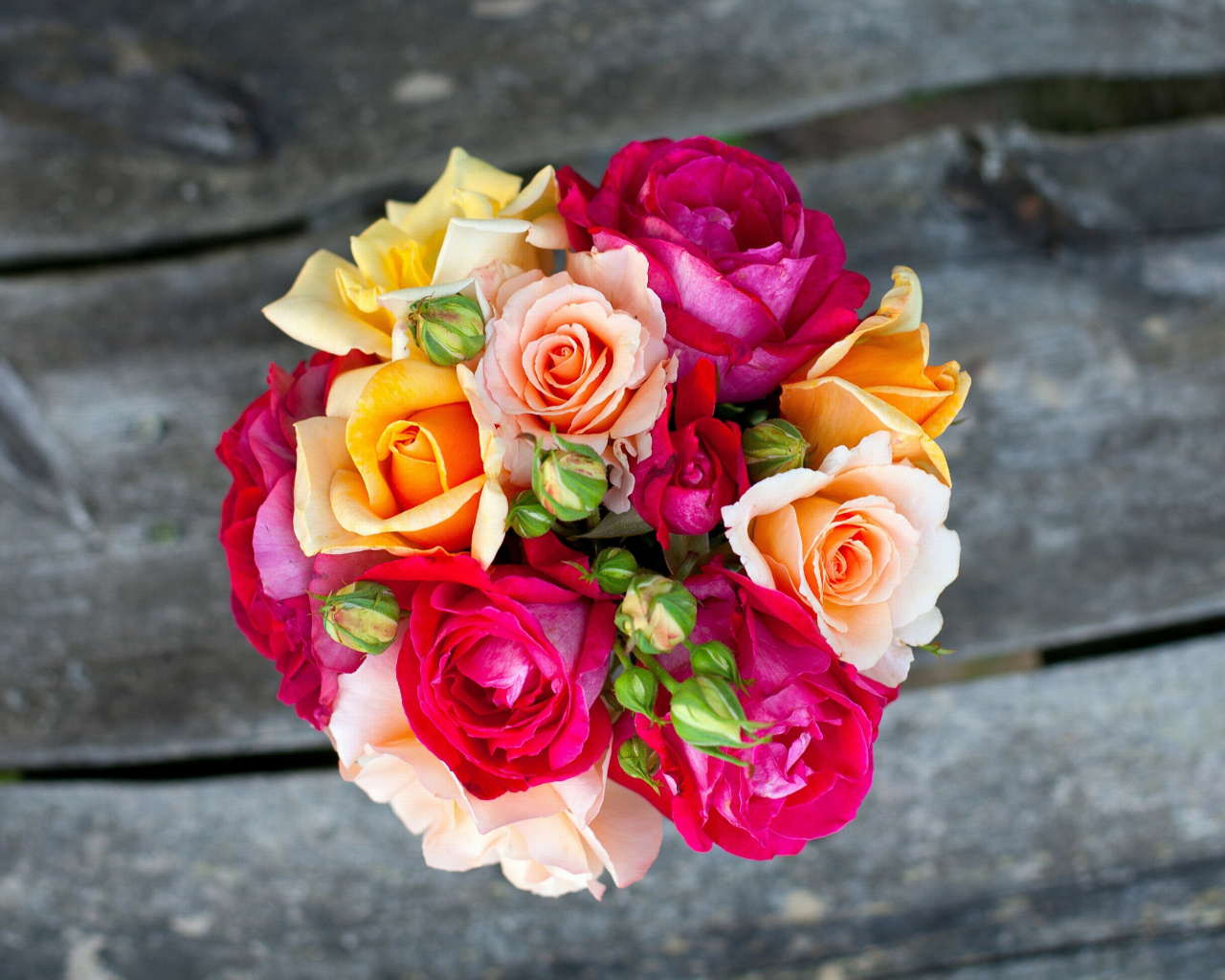 Обои Rustic Rose Bouquet 1280x1024