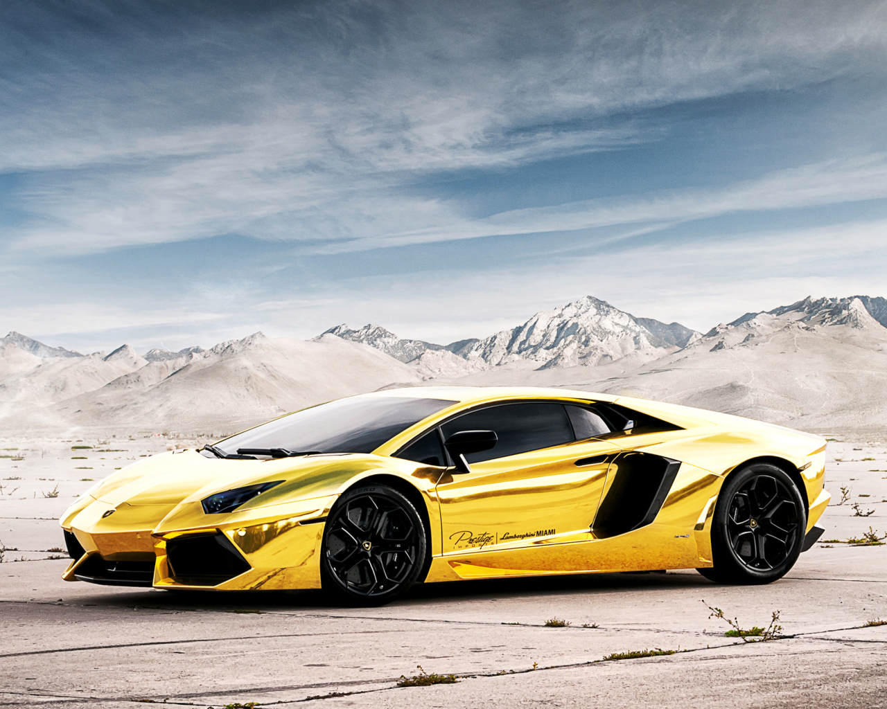 Lamborghini Yellow Glance wallpaper 1280x1024