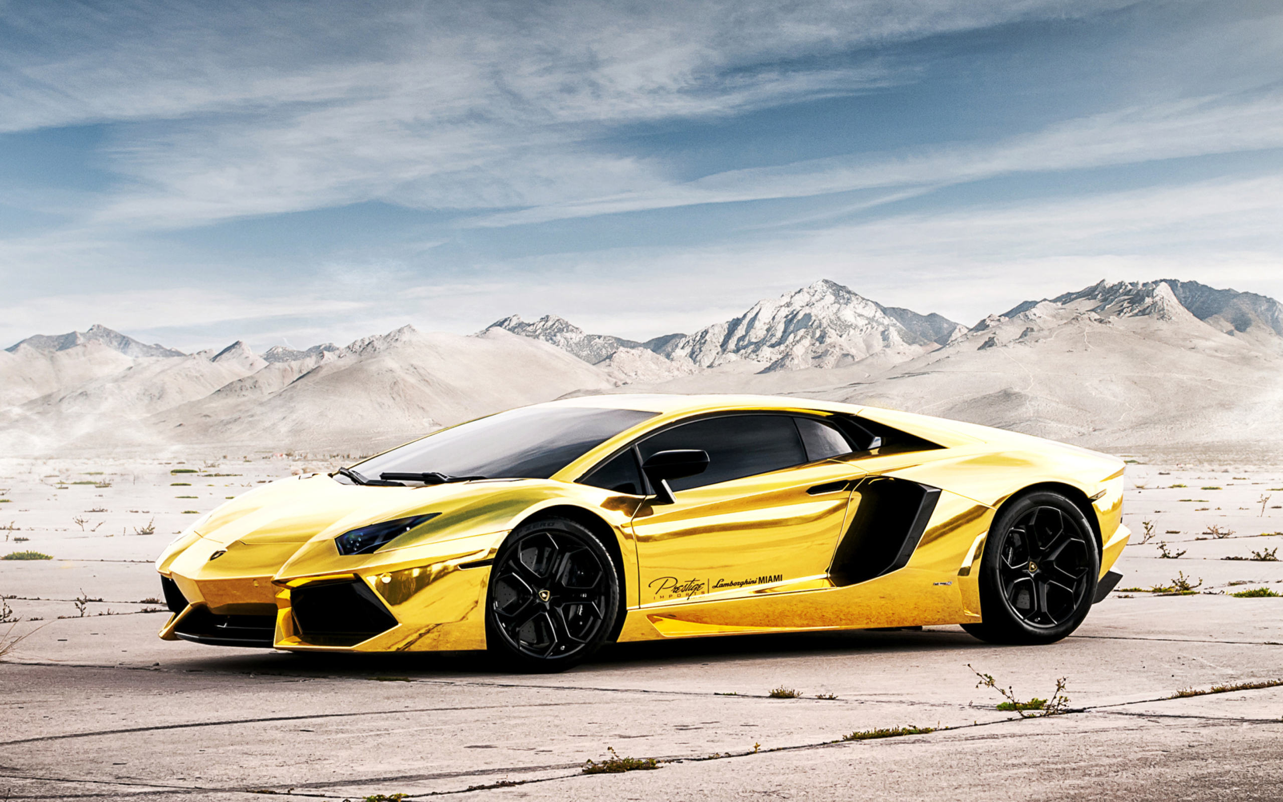 Das Lamborghini Yellow Glance Wallpaper 2560x1600