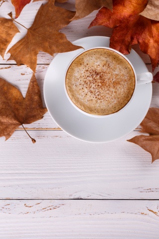 Das Cozy autumn morning with a cup of hot coffee Wallpaper 320x480