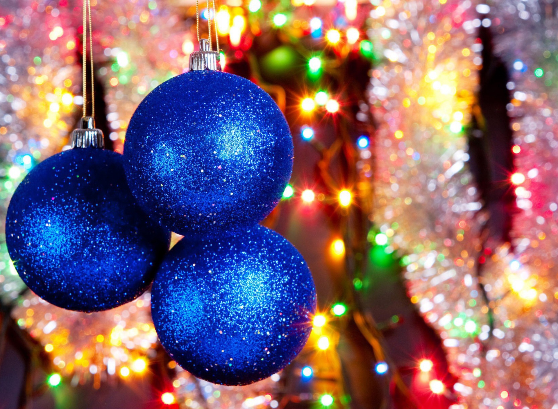 Обои Blue Christmas Tree Balls 1920x1408