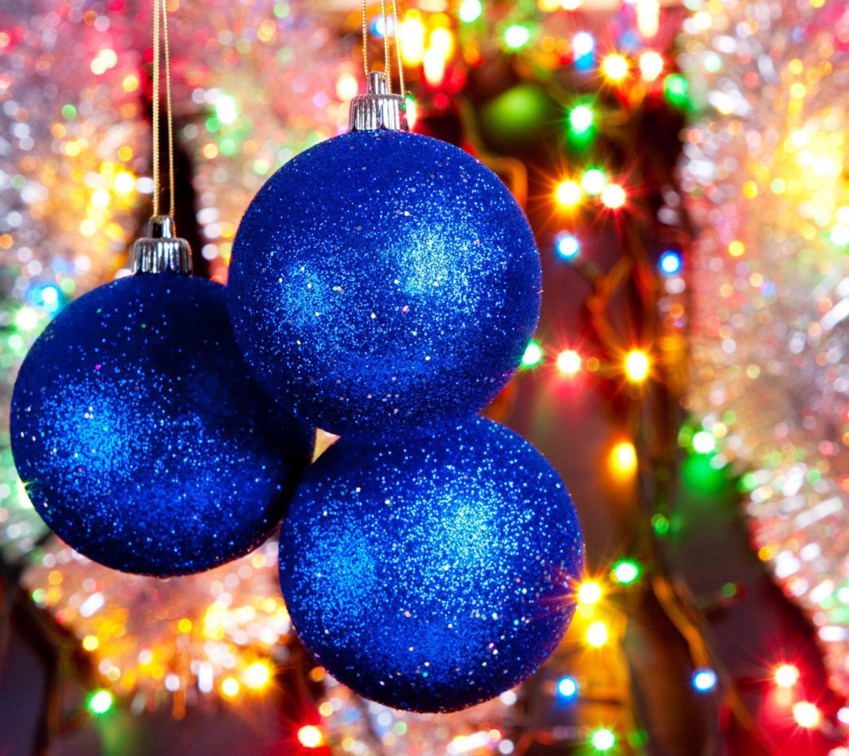 Das Blue Christmas Tree Balls Wallpaper 960x854