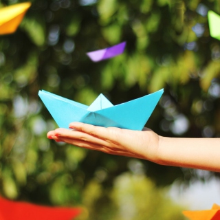 Blue Origami Boat sfondi gratuiti per 2048x2048