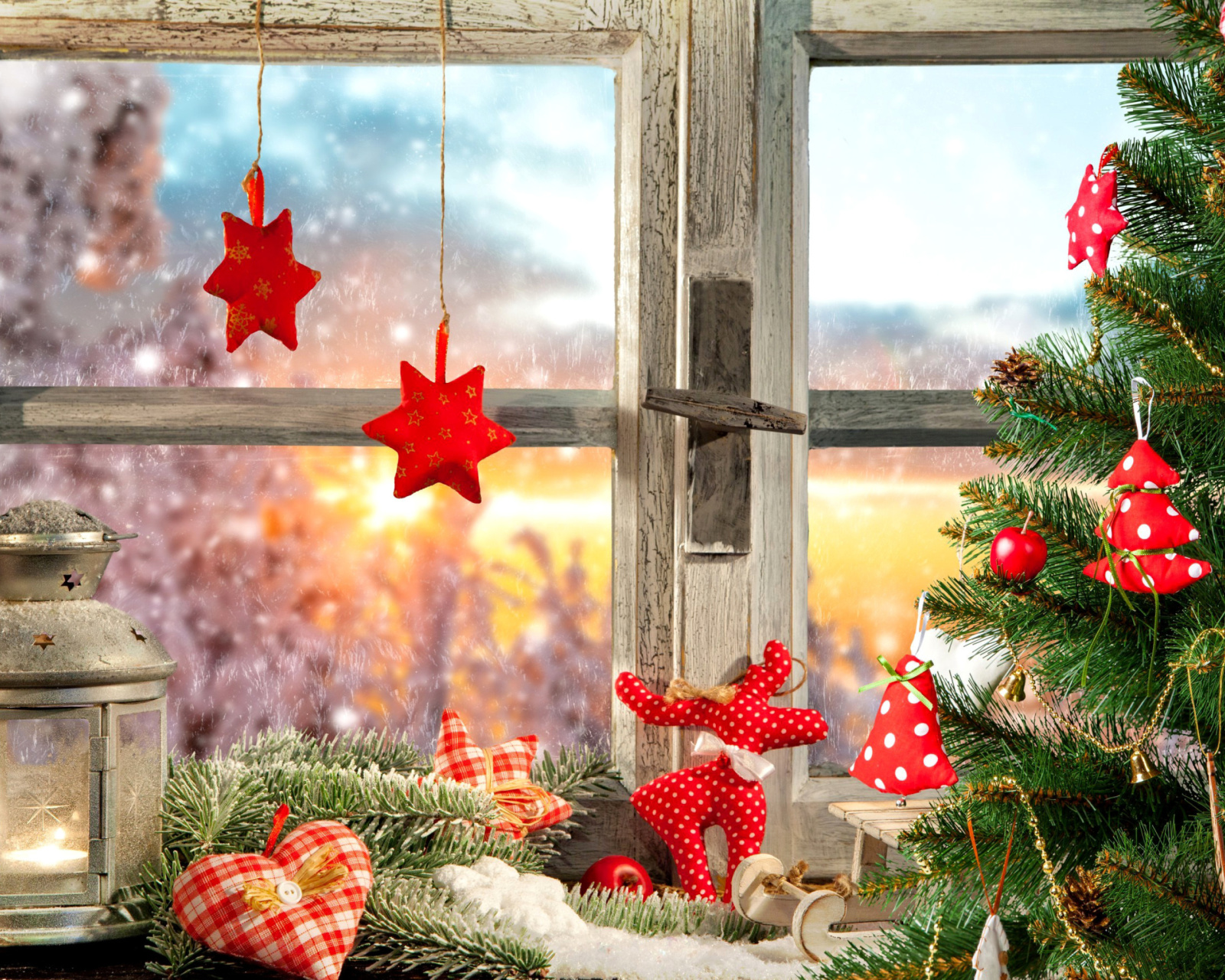 Обои Christmas Window Home Decor 1600x1280