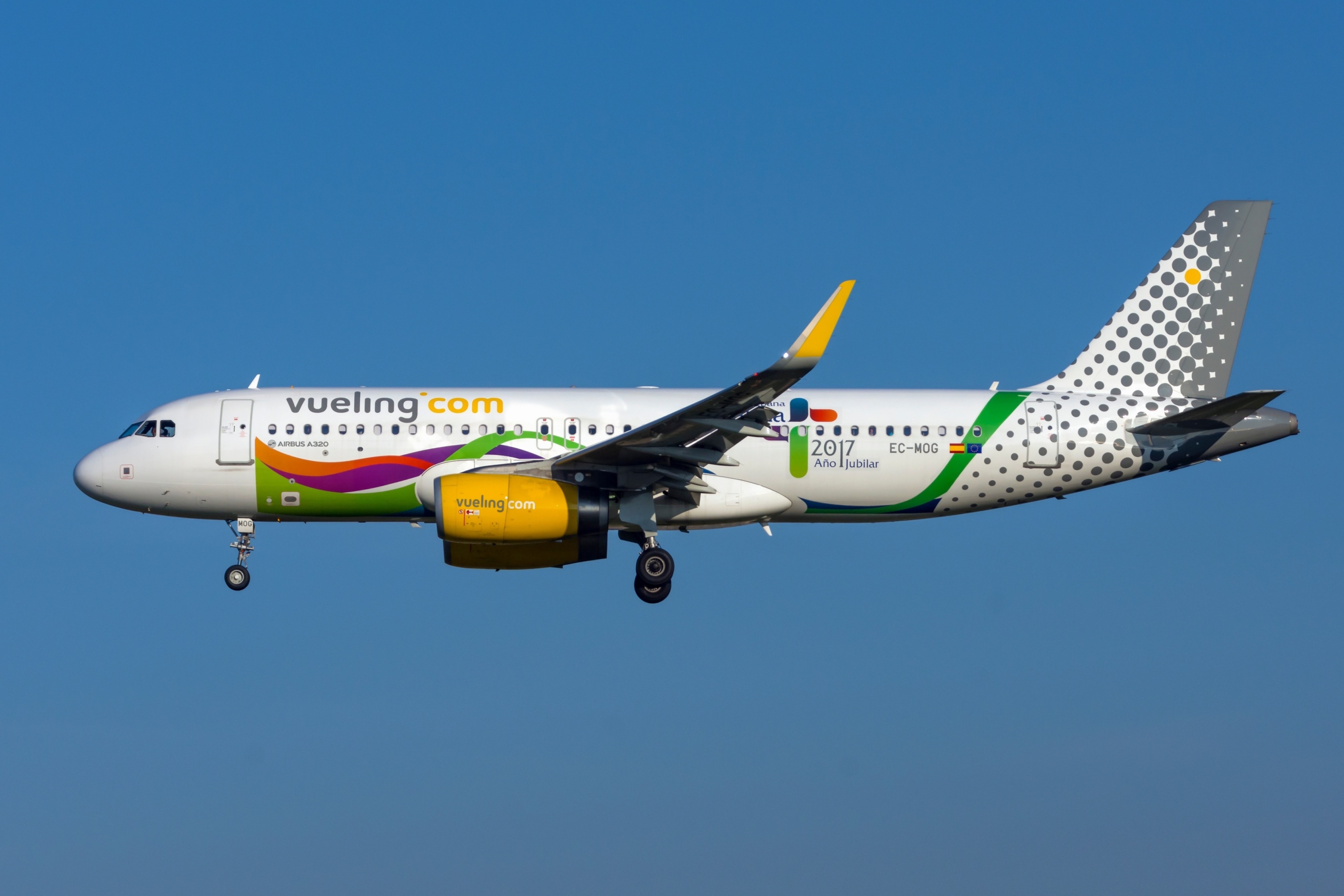 Airbus A320 Vueling Airlines wallpaper 2880x1920