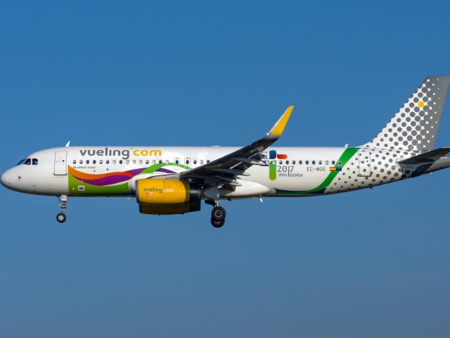 Fondo de pantalla Airbus A320 Vueling Airlines 640x480