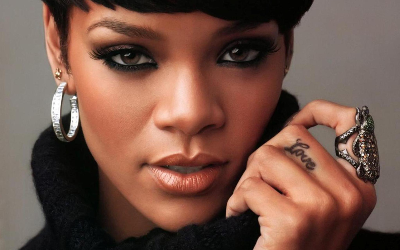 Fondo de pantalla Rihanna 1680x1050