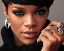 Обои Rihanna 220x176