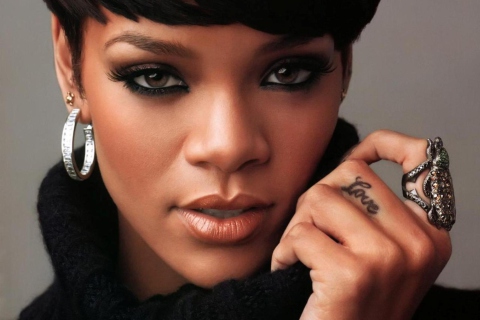 Fondo de pantalla Rihanna 480x320