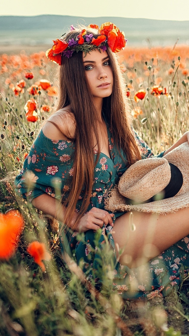 Girl in Poppy Field wallpaper 640x1136