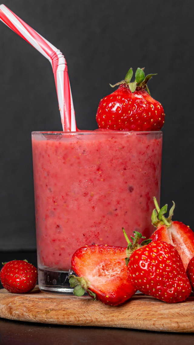 Strawberry smoothie wallpaper 640x1136