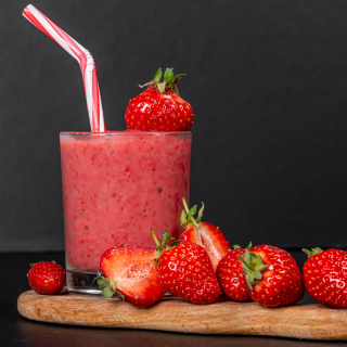 Strawberry smoothie - Obrázkek zdarma pro iPad