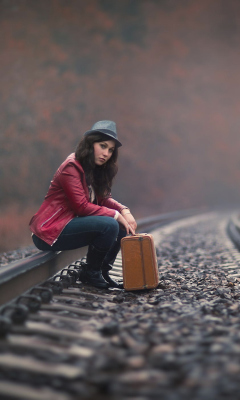 Sfondi Waiting For Train 240x400