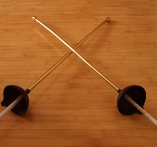 Kostenloses Toy Fencing Swords Wallpaper für iPad Air