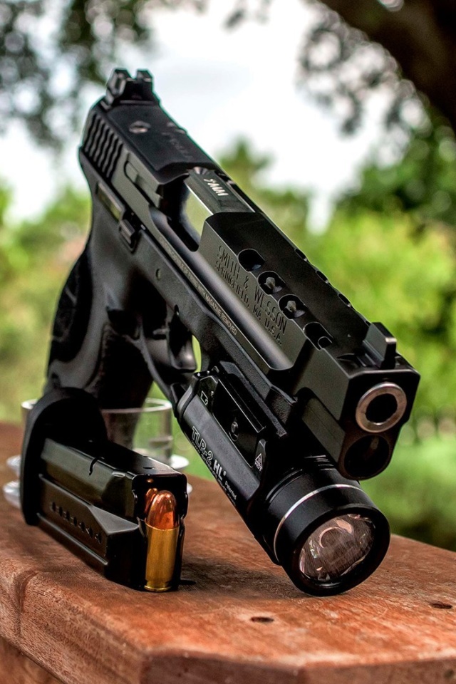 Das Smith and Wesson 9mm Wallpaper 640x960