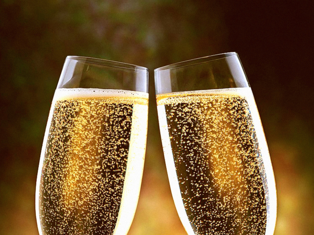 Champagne Toast wallpaper 640x480