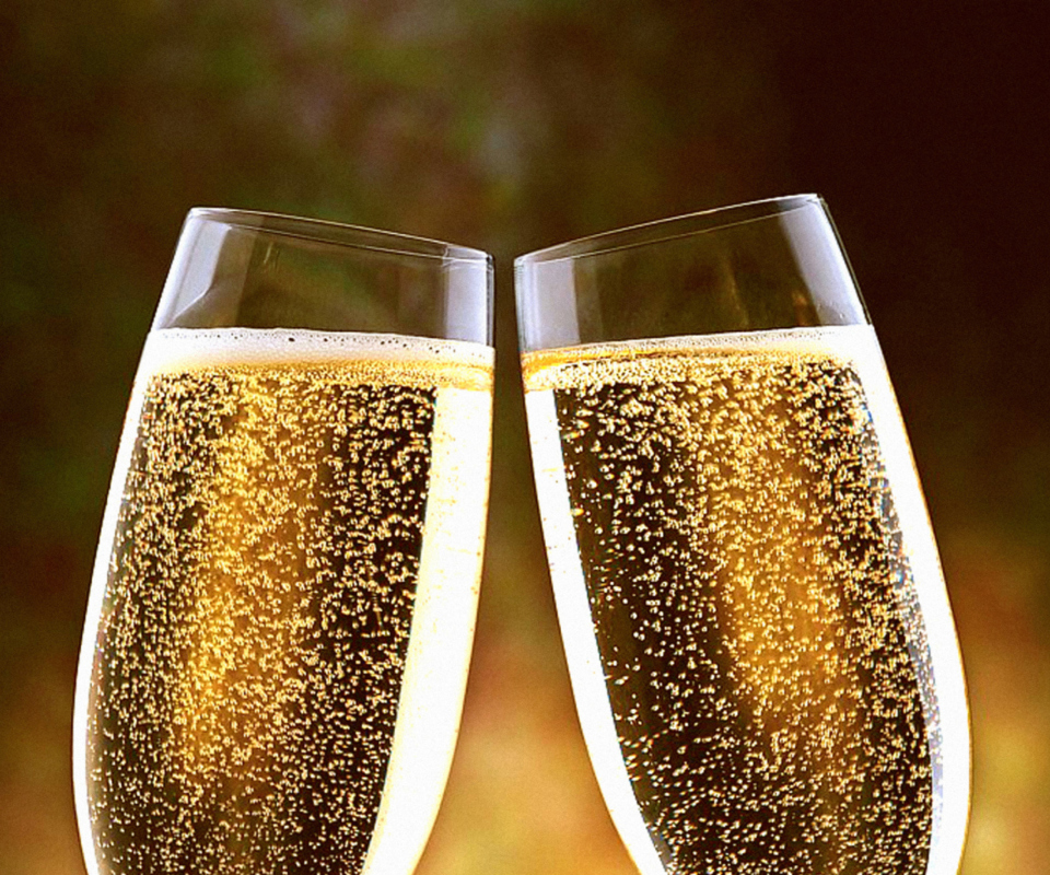 Champagne Toast wallpaper 960x800