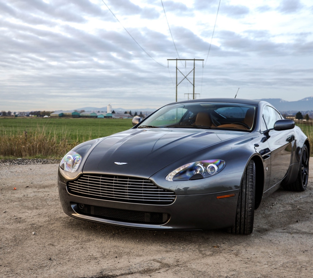 Fondo de pantalla Aston Martin V8 Vantage 1080x960