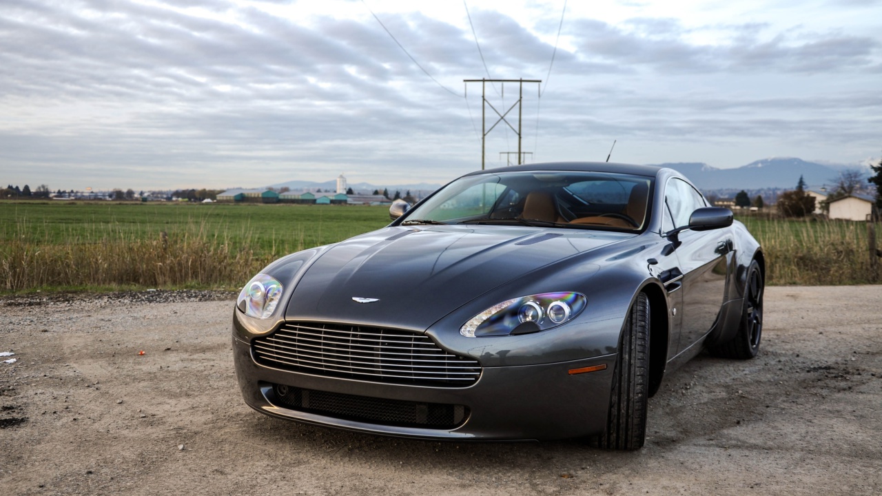 Fondo de pantalla Aston Martin V8 Vantage 1280x720