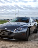 Fondo de pantalla Aston Martin V8 Vantage 128x160