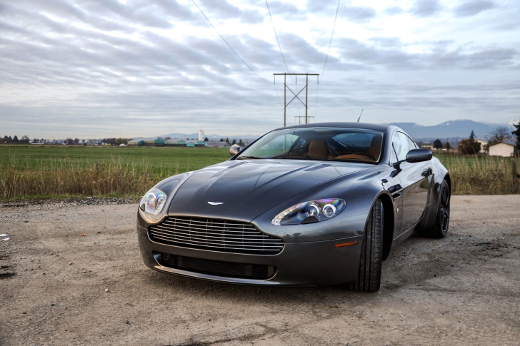 Das Aston Martin V8 Vantage Wallpaper