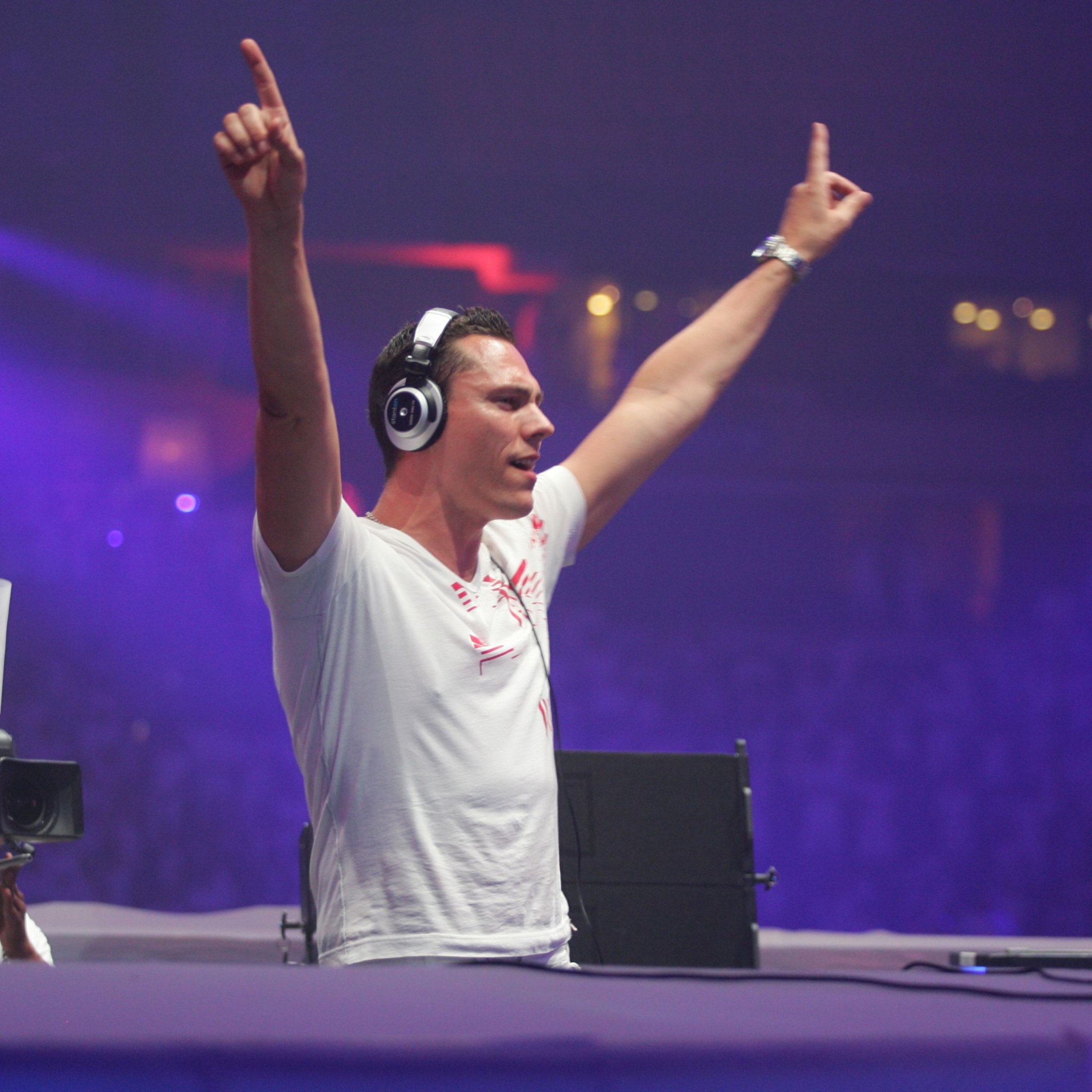 Обои Sensation White - Dj Tiesto 2048x2048