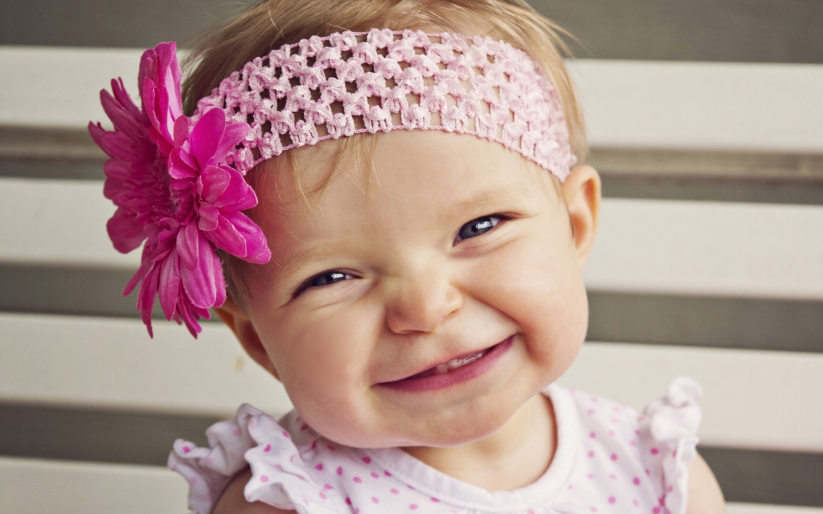 Sfondi Little Girl In Pink Flower Crown 1680x1050