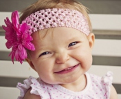 Little Girl In Pink Flower Crown screenshot #1 176x144