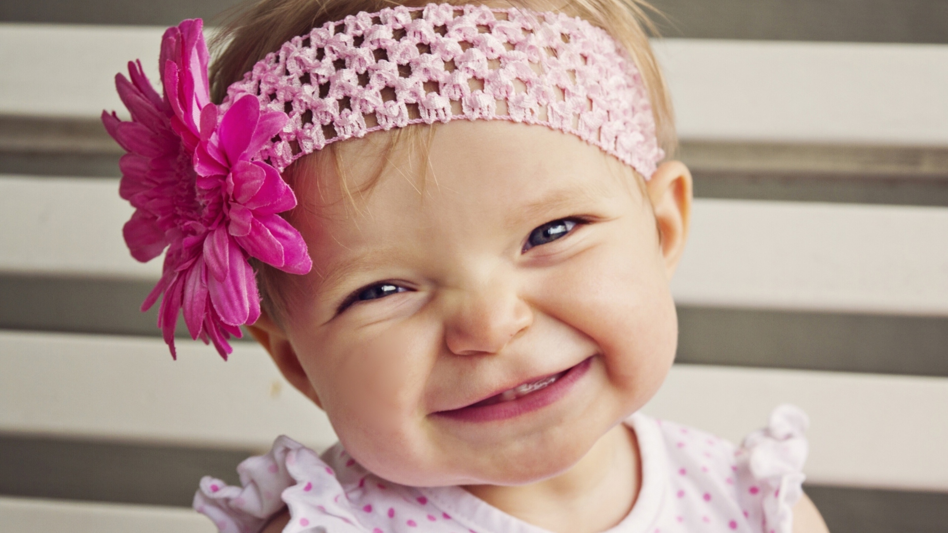 Обои Little Girl In Pink Flower Crown 1920x1080