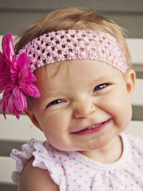 Обои Little Girl In Pink Flower Crown 480x640