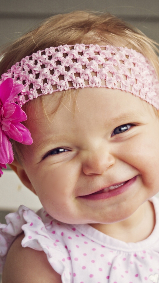 Little Girl In Pink Flower Crown wallpaper 640x1136