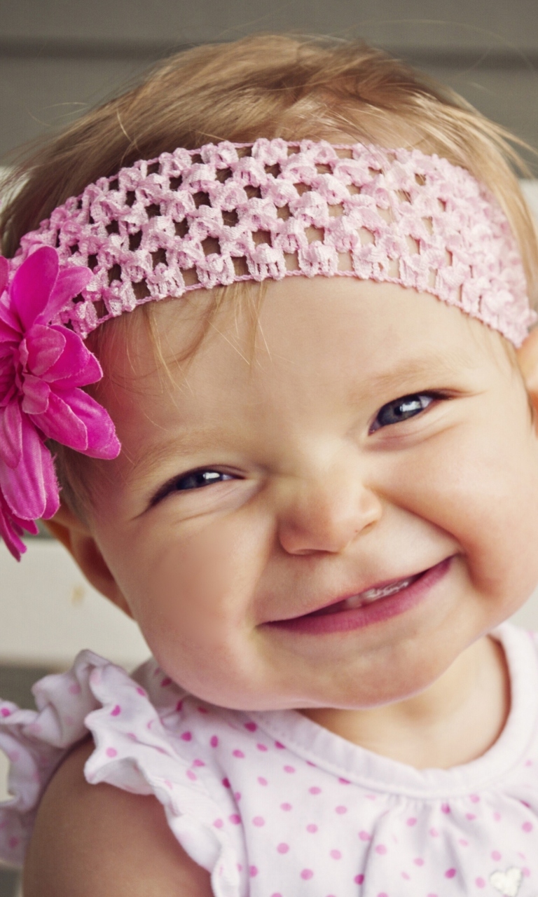 Little Girl In Pink Flower Crown screenshot #1 768x1280