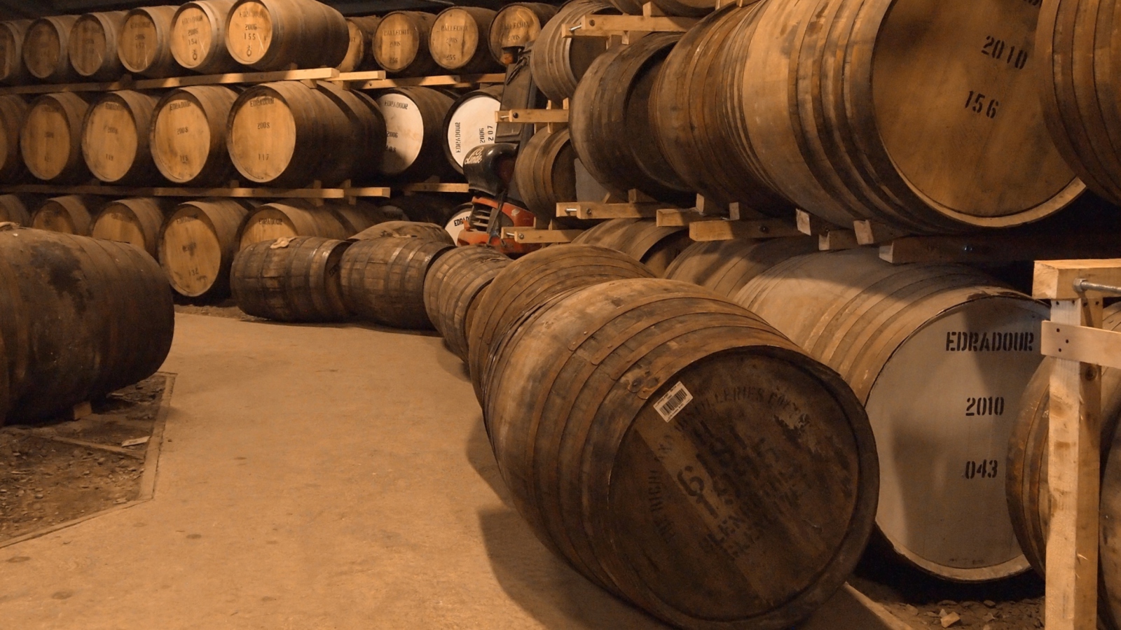 Whiskey Barrels screenshot #1 1600x900