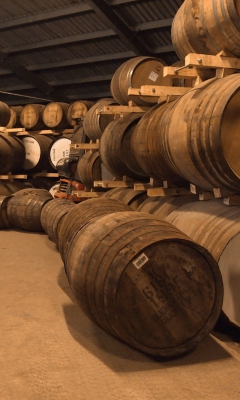 Fondo de pantalla Whiskey Barrels 240x400