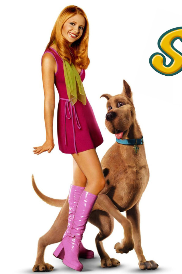 Обои Sarah Michelle Gellar with Dog 640x960