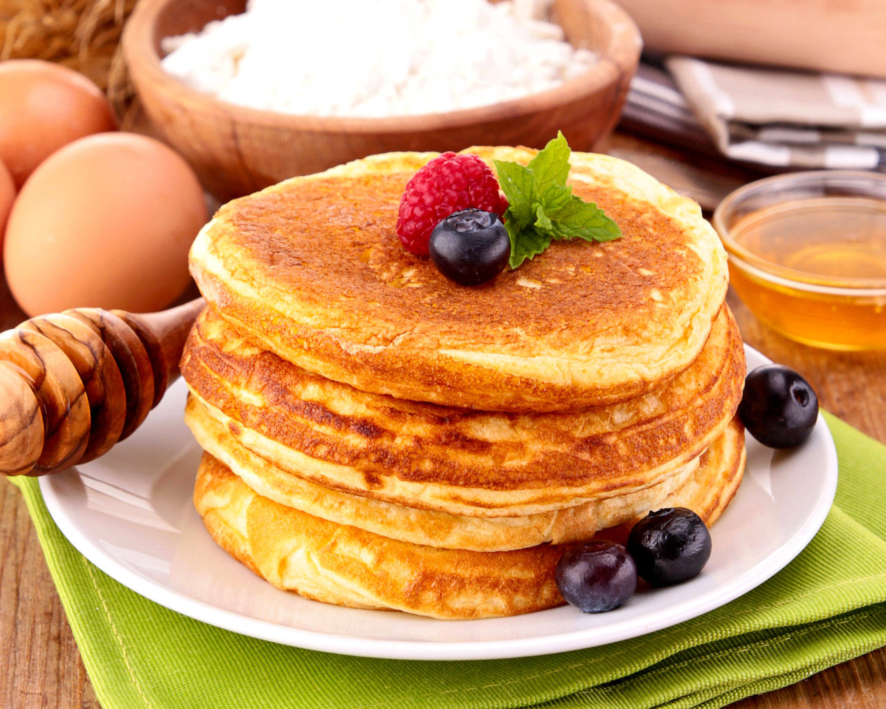 Обои Pancakes with honey 1280x1024