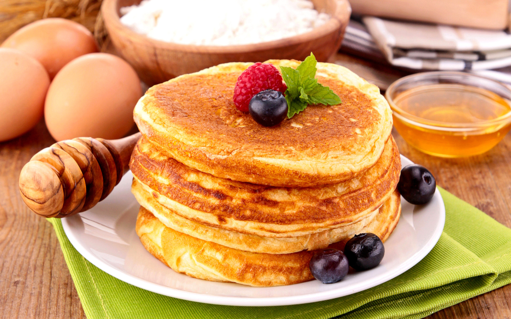 Fondo de pantalla Pancakes with honey 1680x1050