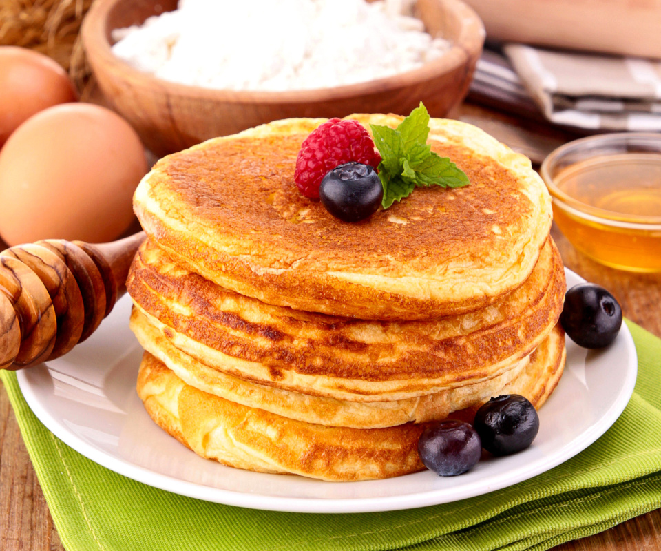 Pancakes with honey wallpaper 960x800