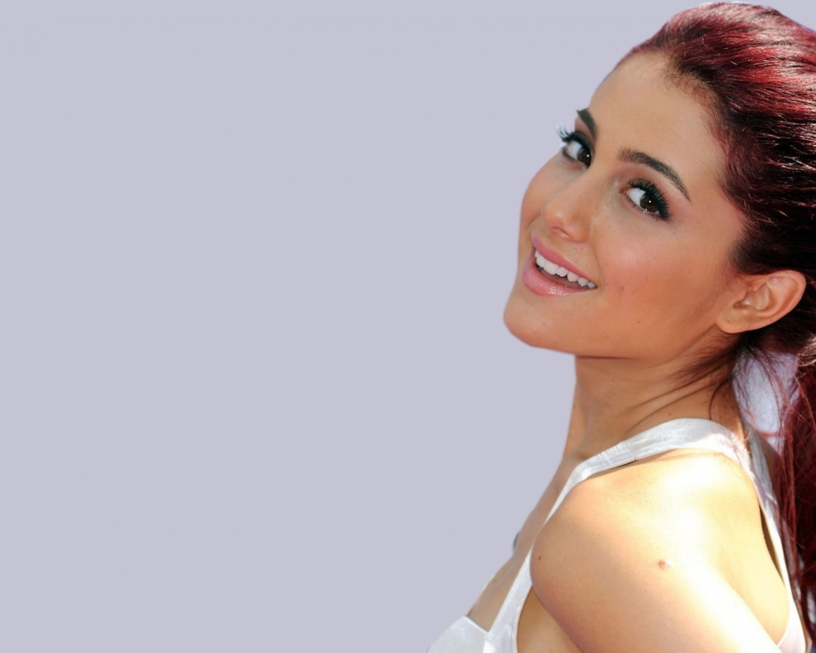 Ariana Grande wallpaper 1600x1280