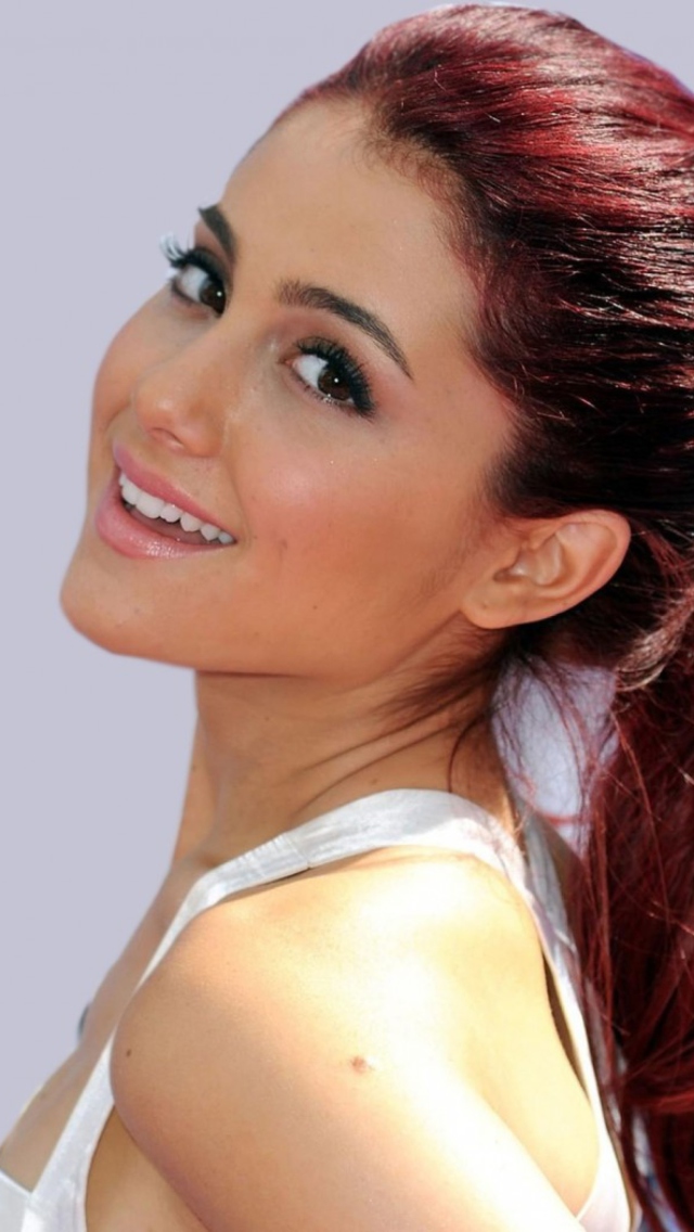 Ariana Grande wallpaper 640x1136
