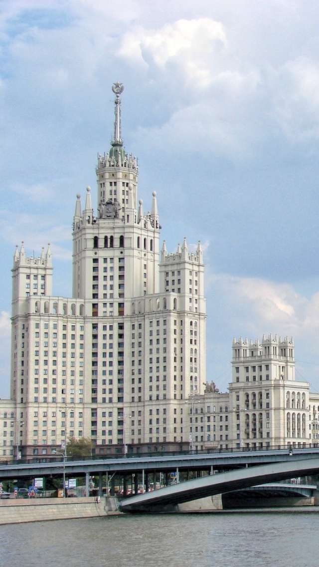 Beautiful Moscow wallpaper 640x1136