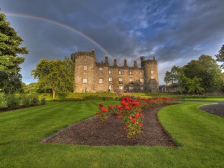 Sfondi Kilkenny Castle in Ireland 320x240