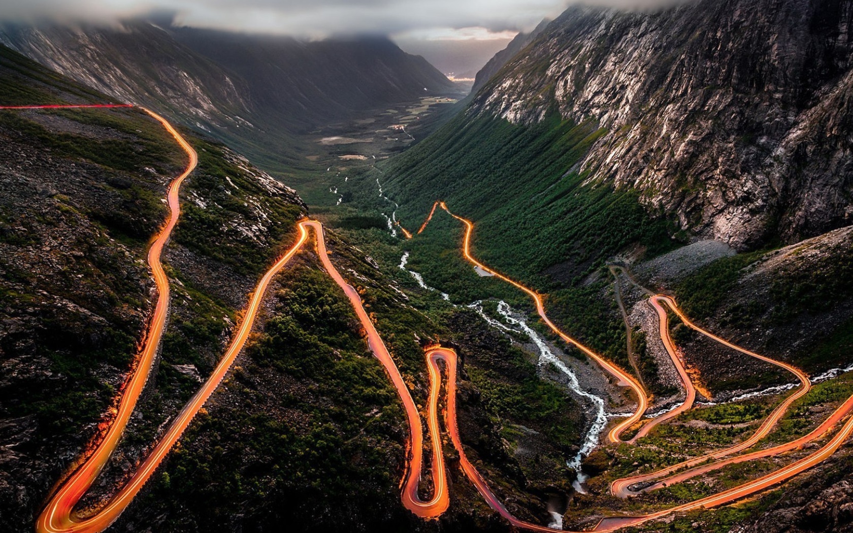 Das Trollstigen Serpentine Road in Norway Wallpaper 1680x1050